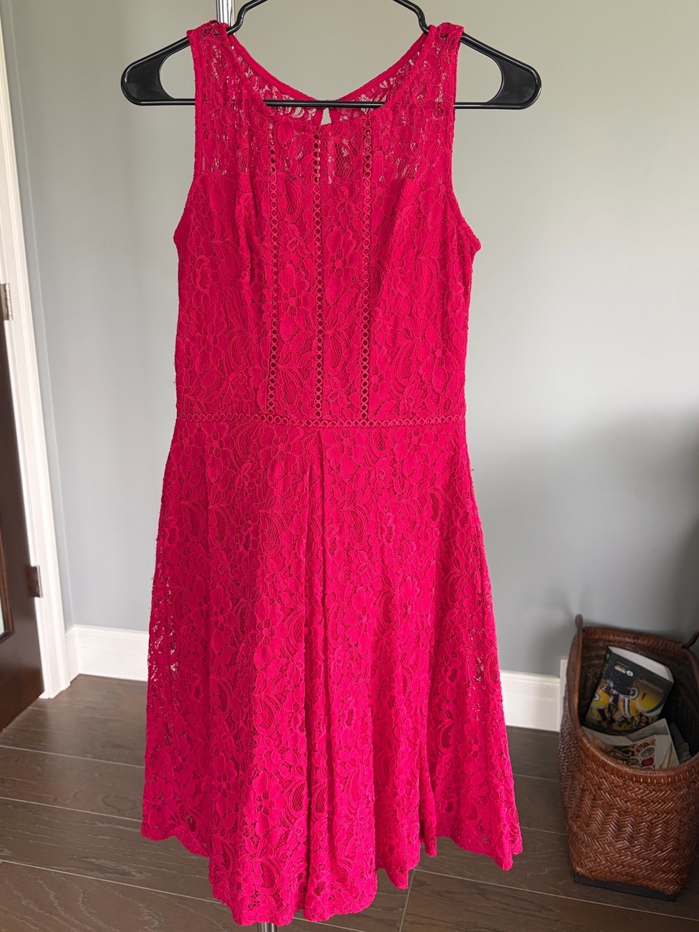 Lace A-Line Fuchsia Sleeveless Shift Dress with Keyhole | Size 2